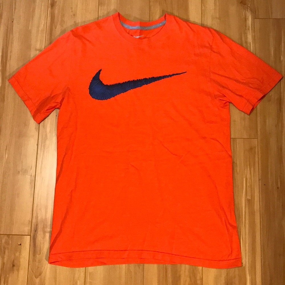 Nike swoosh athletic t-shirt